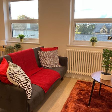 Апартаменты Magnificent Refurbished 1 Bed Flat Few Steps To High St ! - 4 East House Эпсом Экстерьер фото